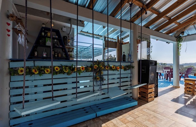 TROPICAL CHARM/BBQ/WI-FI/PARKING/JACUZZI.