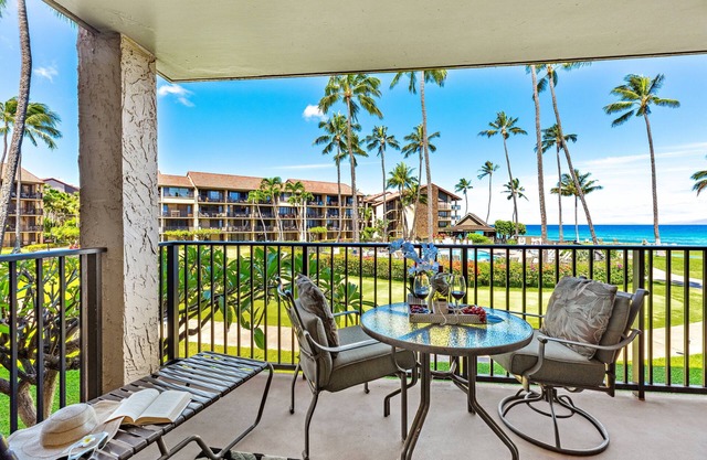 Tropical decor, ocean views and stunning sunsets