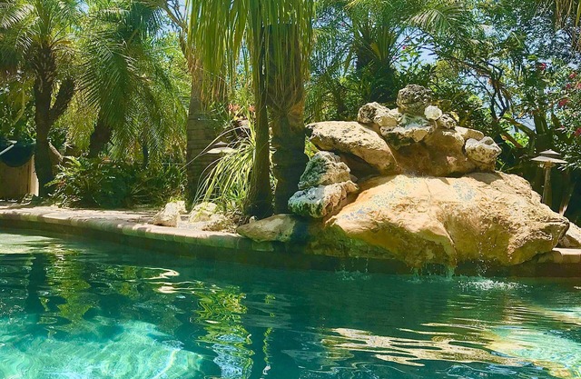 TROPICAL POOL, PRIVACY! ON WATER! BOAT OPTION, WKLY/MO DISCOUNTS, PETS WELCOME!