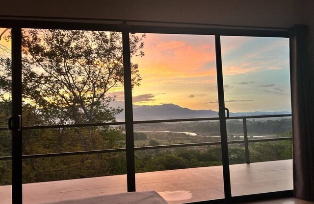 Tropical Valley View Treehouse