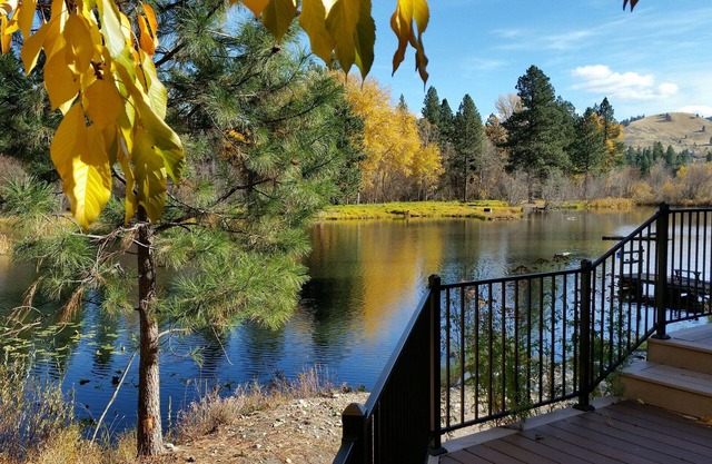 Trout Farm ponds, wildlife corridor on creek and river - a perfect getaway