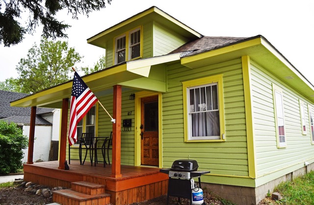 True Downtown Bozeman.Fun In Any Season!