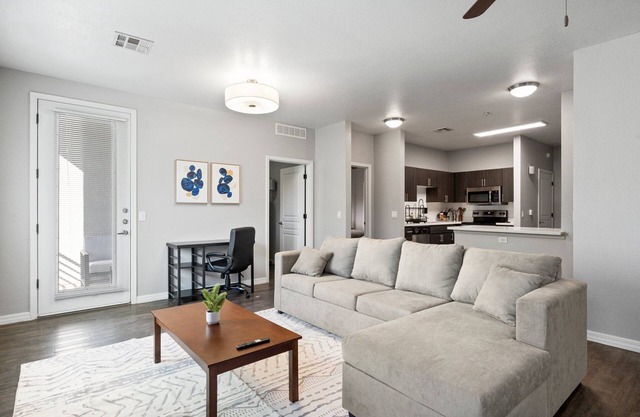 TSMC - 2 Bedroom 2 Bath w/Pool and Gym #2035