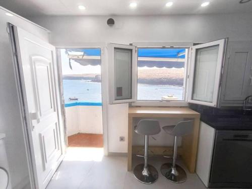 Tufia Cave Beach Home Preciosa casa cueva en frente del oceano