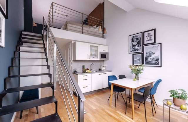 TurnKey | Two level Charles Square Apartment I