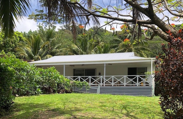 TUROU RETREAT Rarotonga sleeps 12 near MURI BEACH