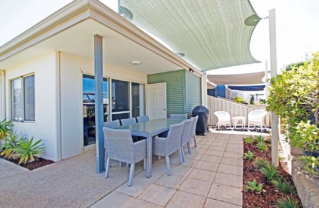 Turquoise Escape: 3 BR, 2 BA Apartment in Jurien Bay, Sleeps 7