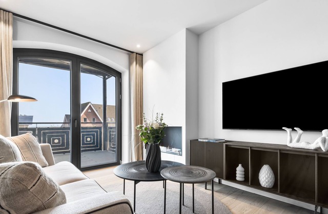Turtle Bay Suite - Luxury on 65m² in List, Sylt with a Fireplace and Balcony.