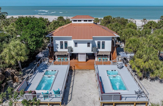 TURTLE & PIPER SHORES–Double Your Pleasure–6 BR BEACHFRONT - POOL, 2 GOLF CARTS