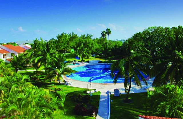 Turtles, tropical fish and beautiful coral reef!