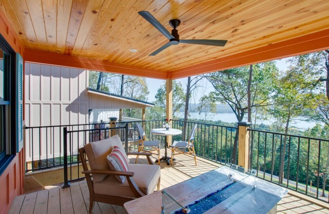 Tuscan-Inspired Lakeside Cabin with Hot Tub, Stunning Views, and Elegant Comfort