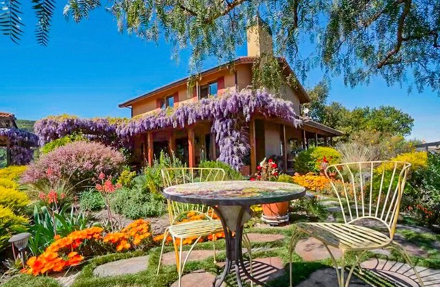 Tuscan-style Retreat In The Country With 360 Views