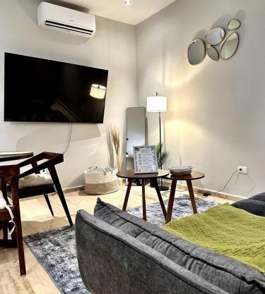 Tuscania Modern Luxe - Temozon Apt on First Floor