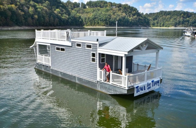TV Blue Tiny Houseboat@Lake Cumberland Marina