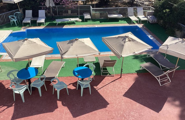twin/double bed & breakfast with AC and WiFi pool/indoor heated pool .