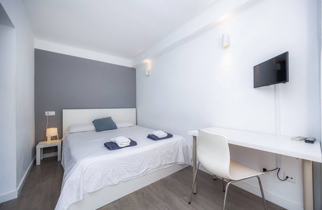 Twin/double room Nº1' with Shared Terrace, Wi-Fi and Air Conditioning
