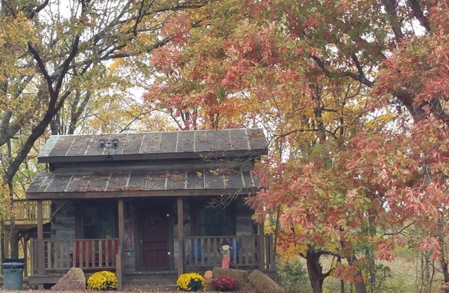 Twin Oaks Antique Cabin by Garden of the Gods in the Shawnee National Forest