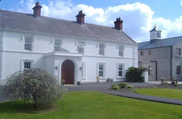 Twin Room Ensuite Near Hillsborough Palaces