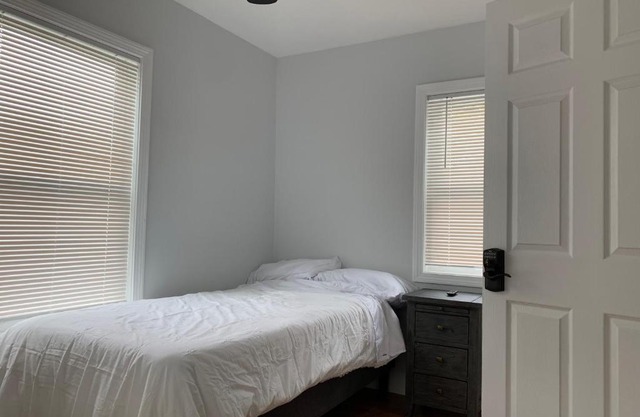 Twin XL Bed - Boston - RM 1