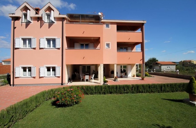 Two bedroom apartment with terrace and sea view Neviđane, Pašman (A-18054-d)