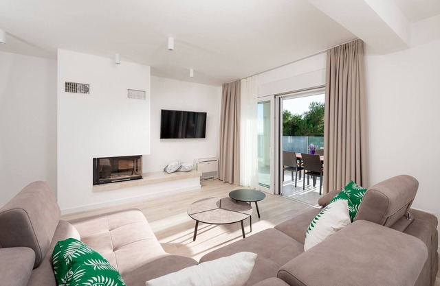 Two bedroom apartment with terrace Promajna, Makarska (A-19144-d)