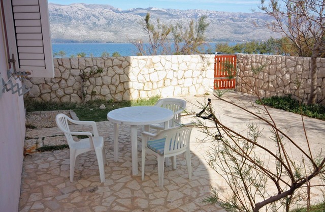 Two bedroom apartment near beach Ražanac, Zadar (A-5766-h)