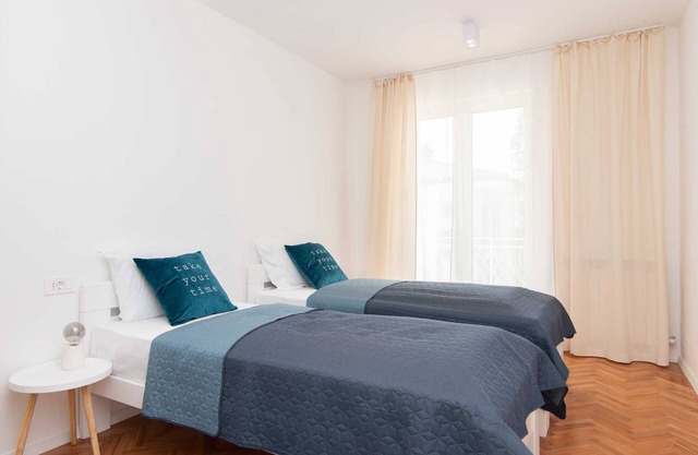 Two Bedroom Apartment with terrace Rose Garden