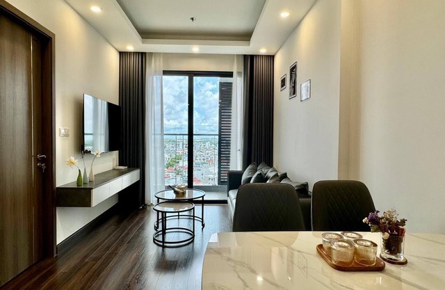 Two-Bedroom Apartment with City View