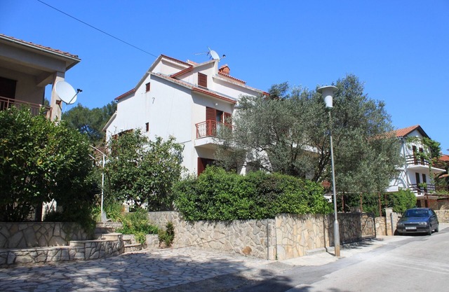 Two bedroom apartment with balcony Vrboska, Hvar (A-8748-b)