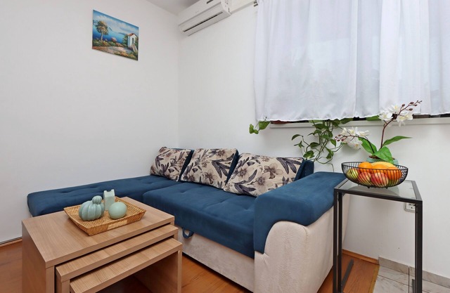 Two bedroom apartment with air-conditioning Bakar, Rijeka (A-15553-a)