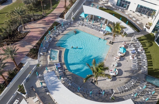 Two Bedroom Deluxe, Luxury Resort, Clearwater Beach, FL 1731707
