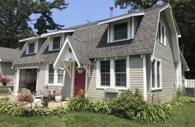 Two Bedroom Home Walking Distance from Cedar Lake