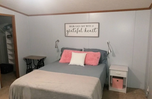 Two Bedroom House less than 10 minutes to Sunset Beach