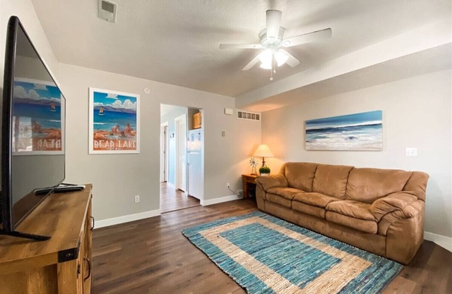 Two-Bedroom Lake View Condo 918 # 4, beautiful views