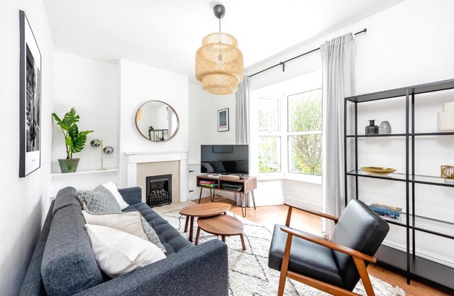 Two Bedroom Pontcanna Townhouse Close To City Centre & Beautiful Parkland