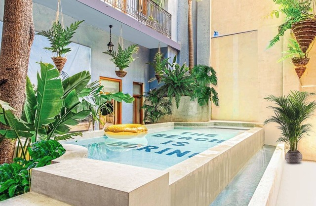 Two Bedrooms w/Bathroom, Kitchen, Pool & Rooftop A11