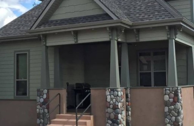 Two Blocks from Downtown Custer-EAT, SHOP, EXPLORE