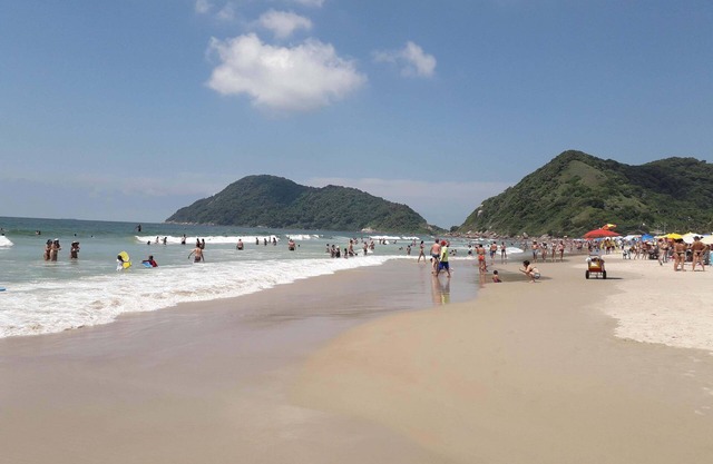 Two blocks from Praia do Tombo