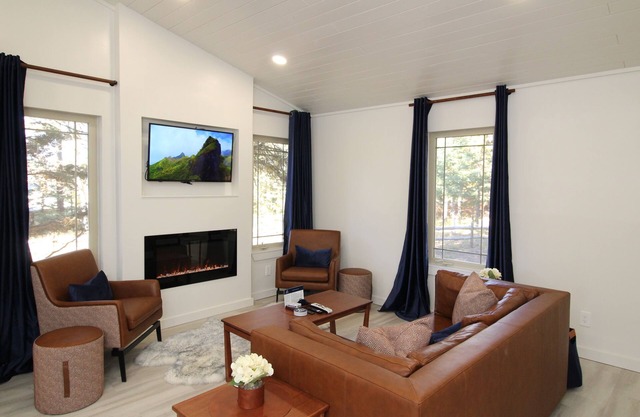 Two Cabins on Same Property, Fire Pit, BBQ, Free Sledding, A/C