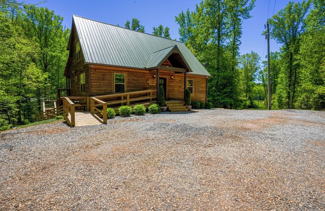Two Cabins with Hot Tubs-Playset/Sleeps 22/7 Acres