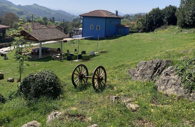 Two houses together 20 people + with farm 3000 m, barbecue parking