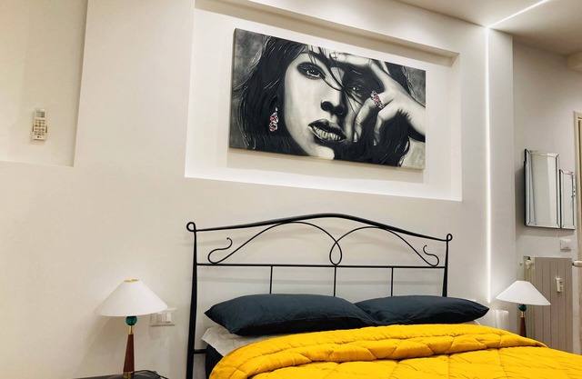 TWO-ROOM TORINO MOON