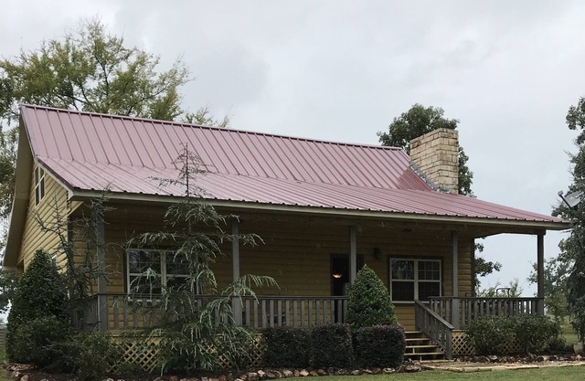 Two story mountain setting lodge