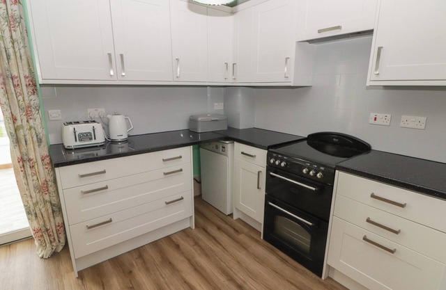 TY BECA, pet friendly, with a garden in Narberth