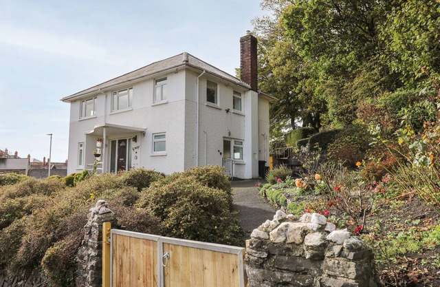 TY MELYN, family friendly, country holiday cottage in Aberystwyth
