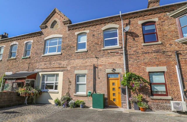 TY'R ORSAF, family friendly, with a garden in Builth Wells