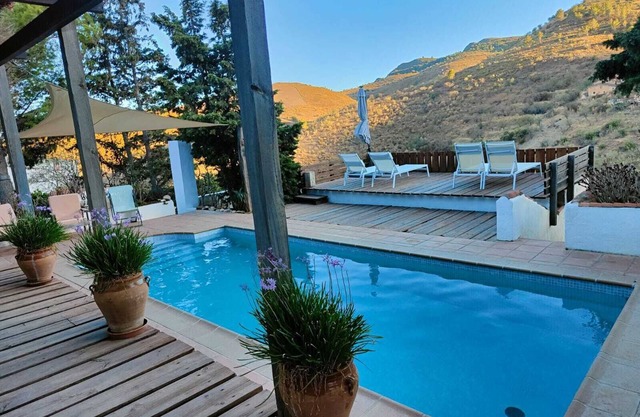 Typical Andalusian farmhouse surrounded by mountains and 8 km from the sea