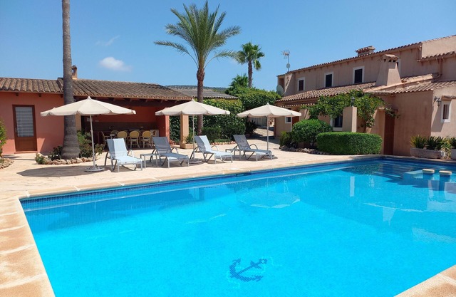Typical Majorcan finca with pool, wireless, garden, barbecue and heating