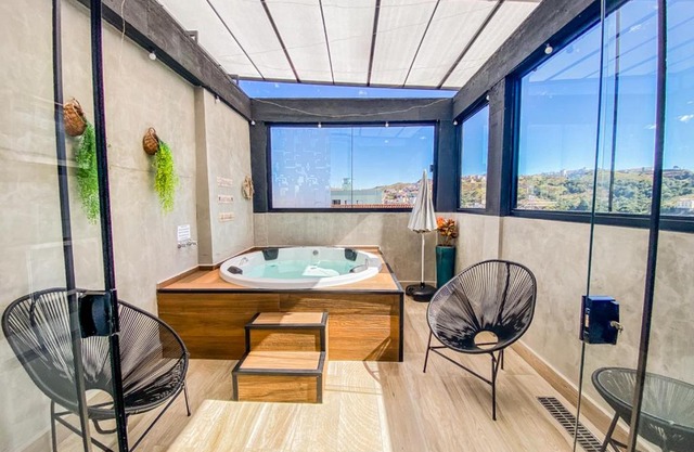 Uai House com jacuzzi, teto rooftop retrátil e colchão massageador