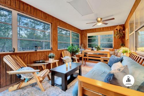 Uhost AI - Get Cozy & Relax! 4BR, 2BA, Hot Tub
